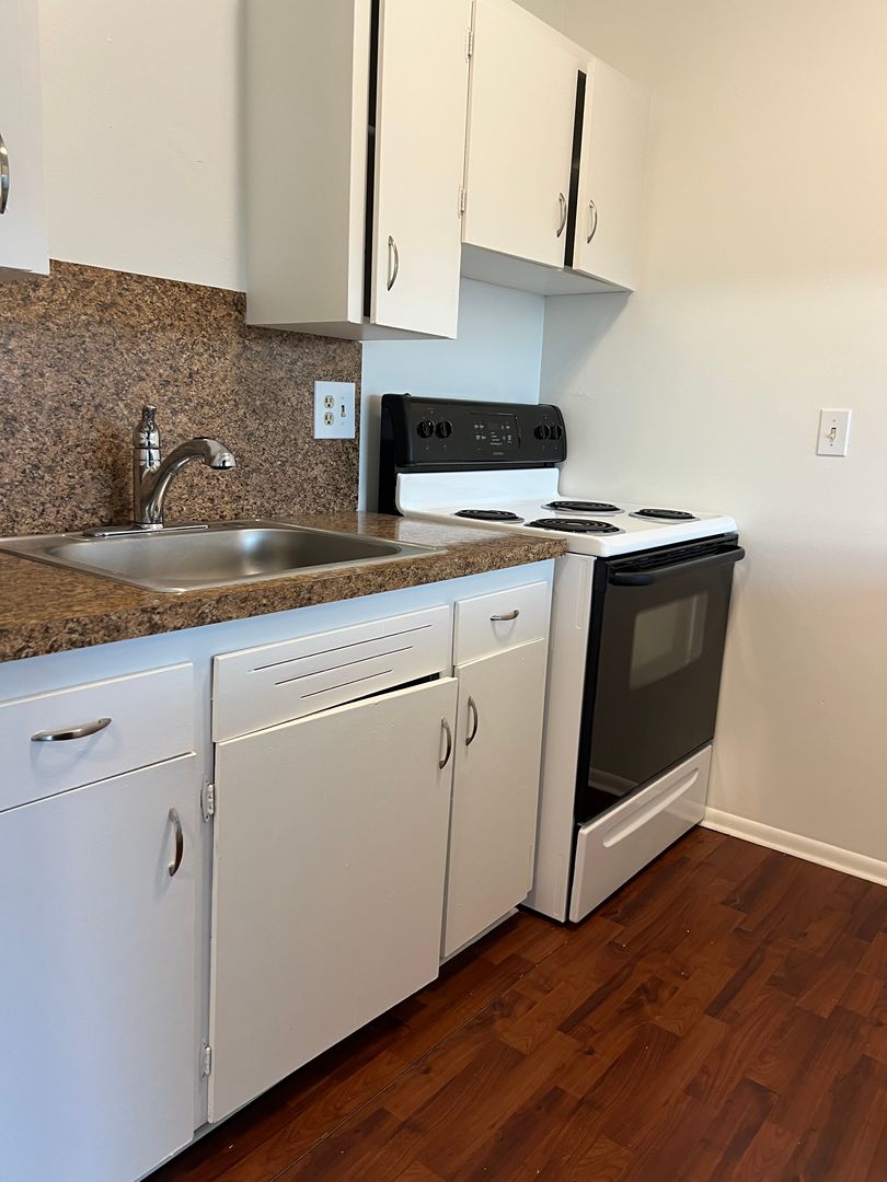 Seattle Apartment: 1000 Queen Anne Ave N