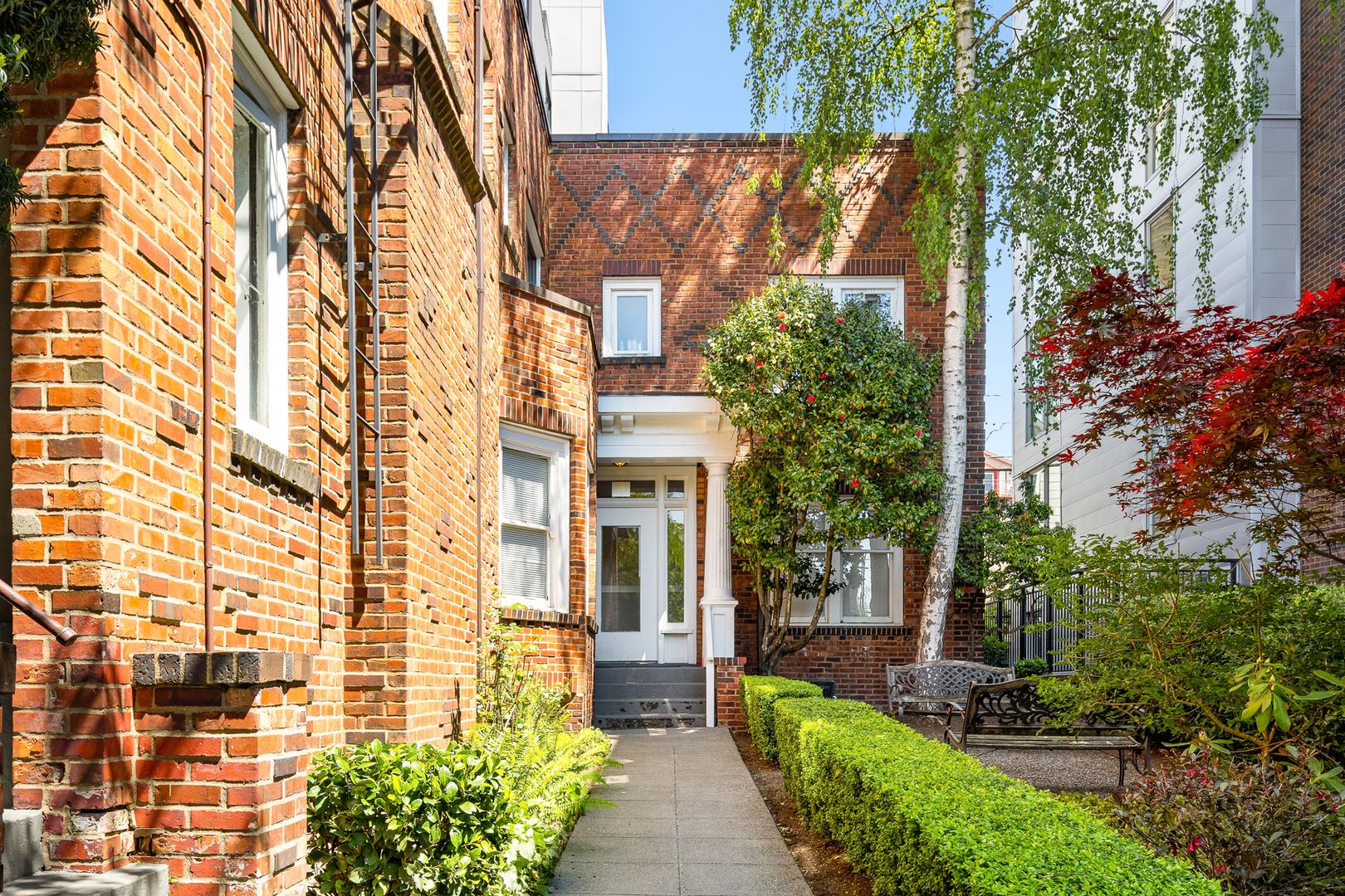 Seattle Apartment: 220 Belmont Ave E