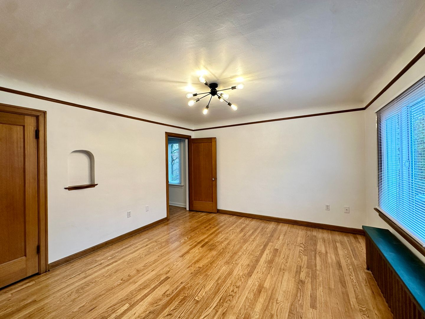 Seattle Apartment: 715 2nd Ave W