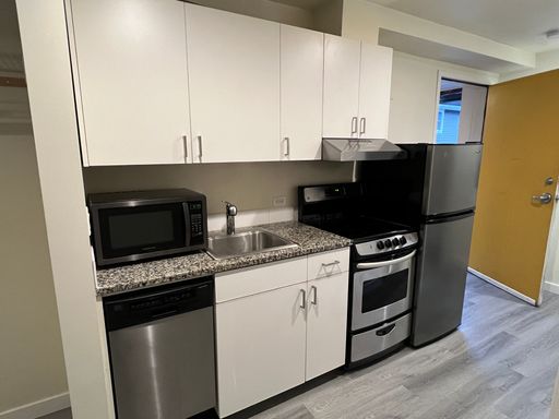 Beautiful & affordable updated modern studio unit on Capitol Hill -- Minutes from Downtown! – photo 1