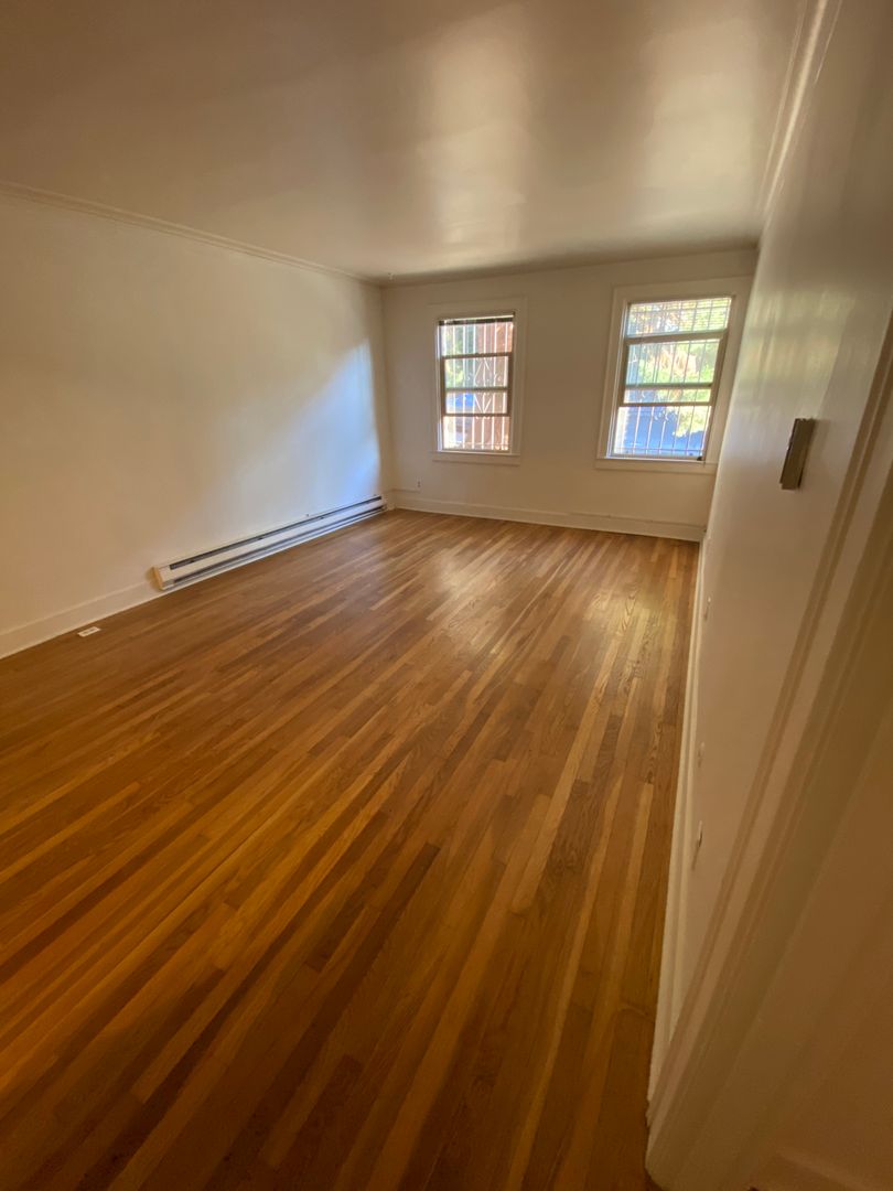 Seattle Apartment: 704 E Thomas St