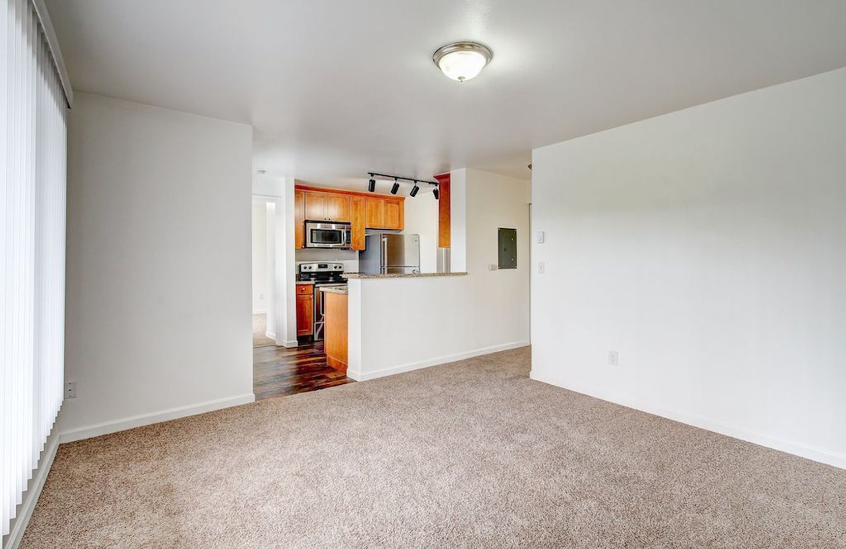 Seattle Apartment: 2834 15th Ave W