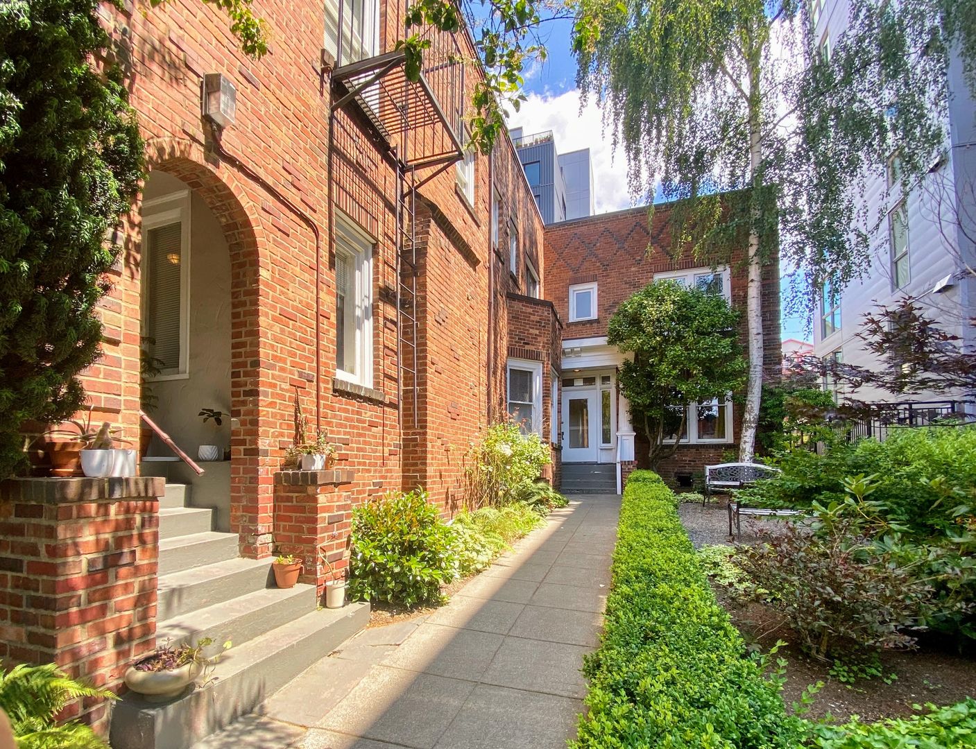 Seattle Apartment: 220 Belmont Ave E