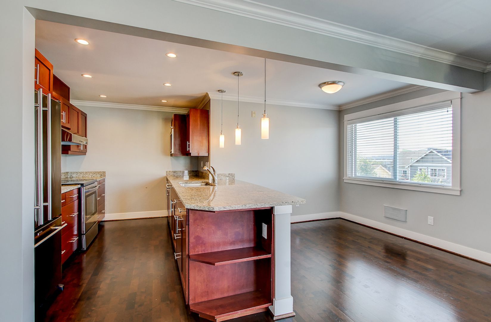 Top Floor, 3 Bedroom PENTHOUSE in Ballard- huge master, views, in unit laundry! 9 of 12