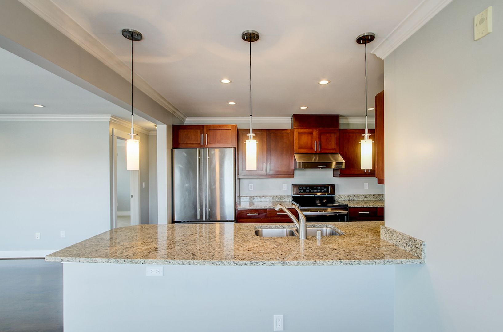 Top Floor, 3 Bedroom PENTHOUSE in Ballard- huge master, views, in unit laundry! 3 of 12