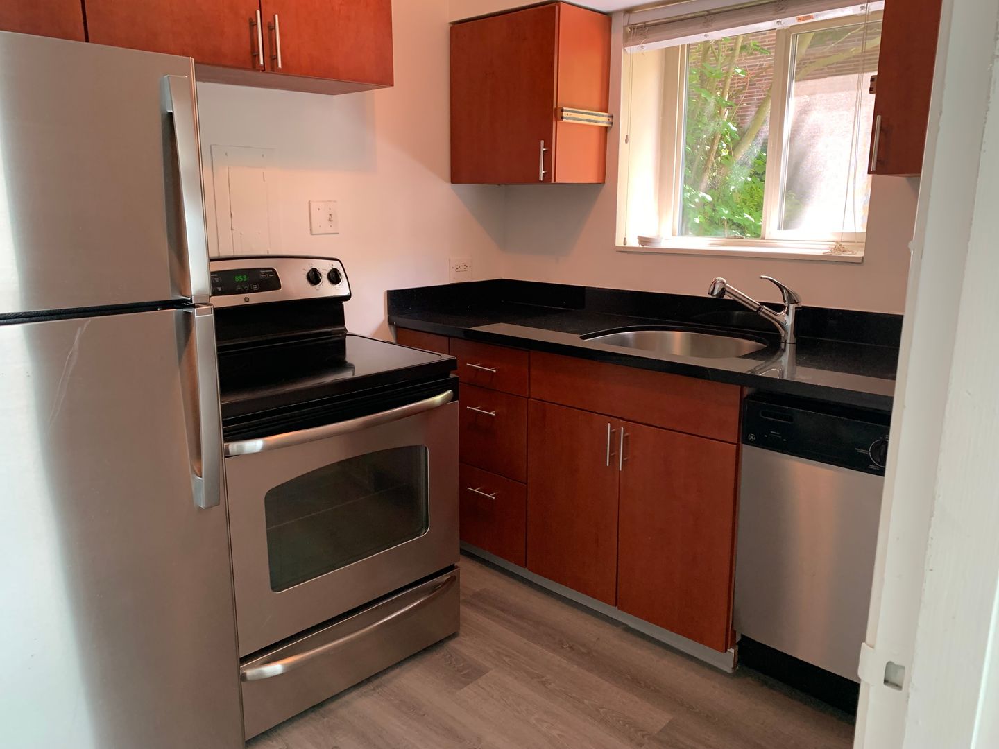 Seattle Apartment: 1205 Queen Anne Ave N