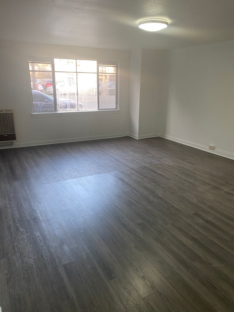 Seattle Apartment: 5227 Leary Ave NW