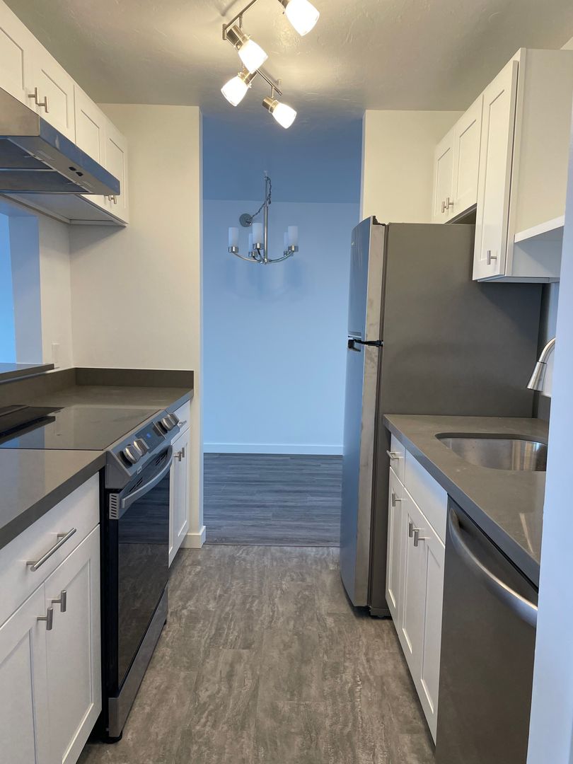 Seattle Apartment: 2035 43rd Ave E