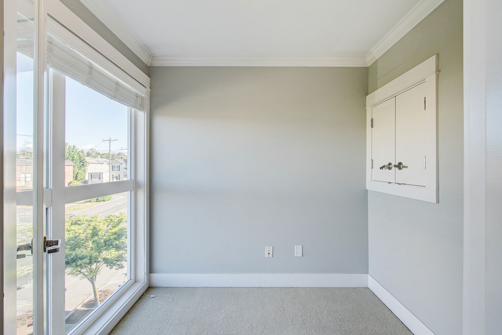 Top Floor, 3 Bedroom PENTHOUSE in Ballard- huge master, views, in unit laundry! 4 of 12