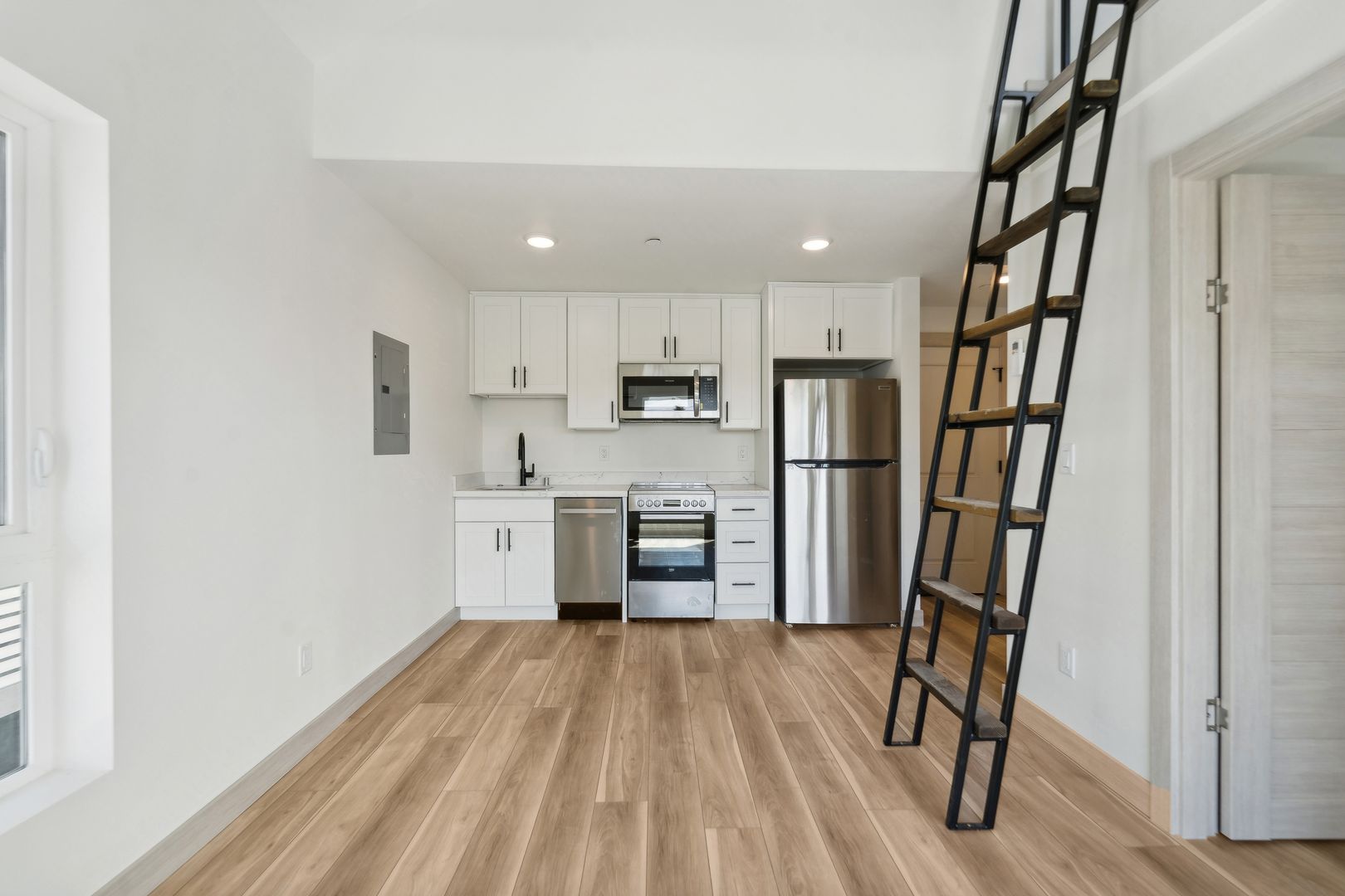 Seattle Apartment: 1512 12th Ave S