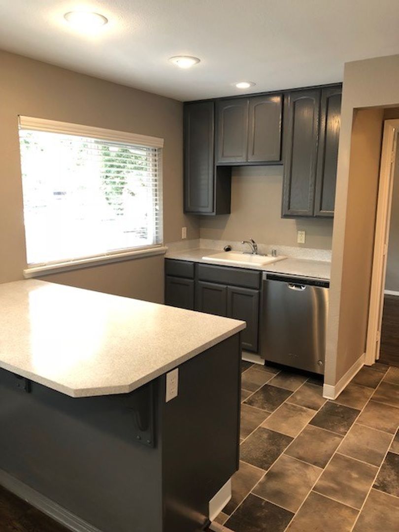 Seattle Apartment: 310 Bellevue Avenue E