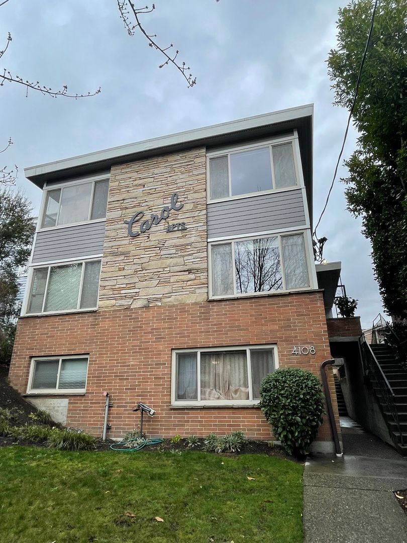 Seattle Apartment: 4108 Fremont Ave N