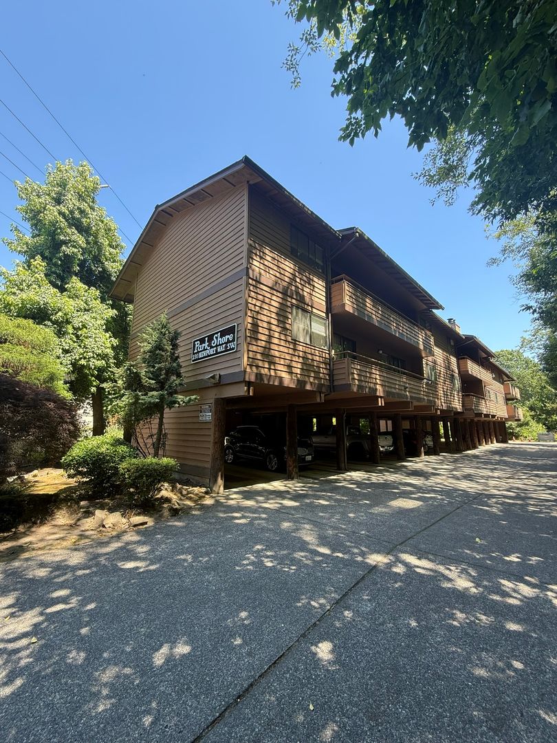 Issaquah Apartment: 230 Newport Way SW