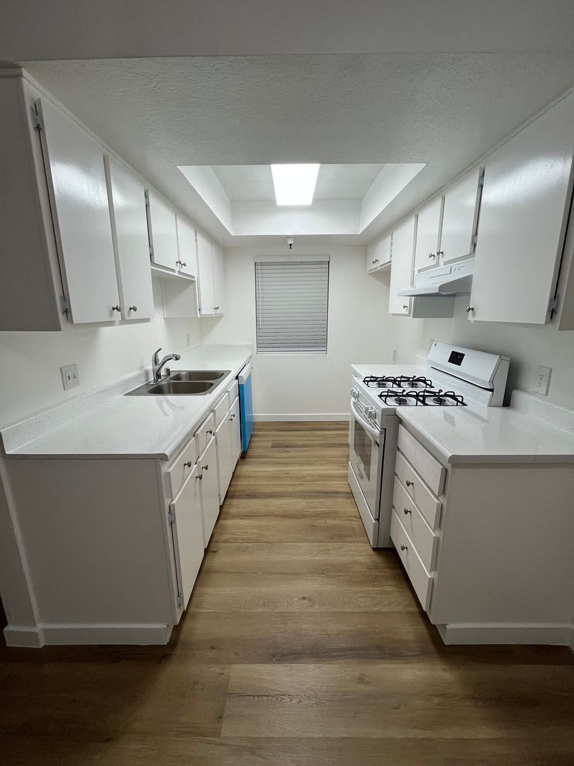 Burbank Apartment: 529 E. Cedar Avenue