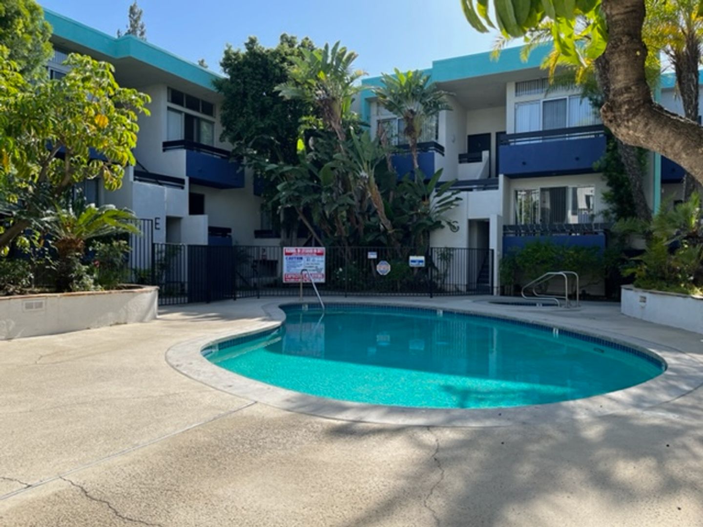 Van Nuys Apartment: 16812 Sherman Way