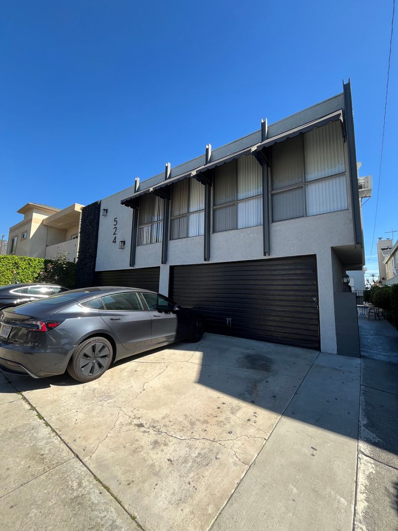 Burbank Apartment: 524 E. Cedar Avenue