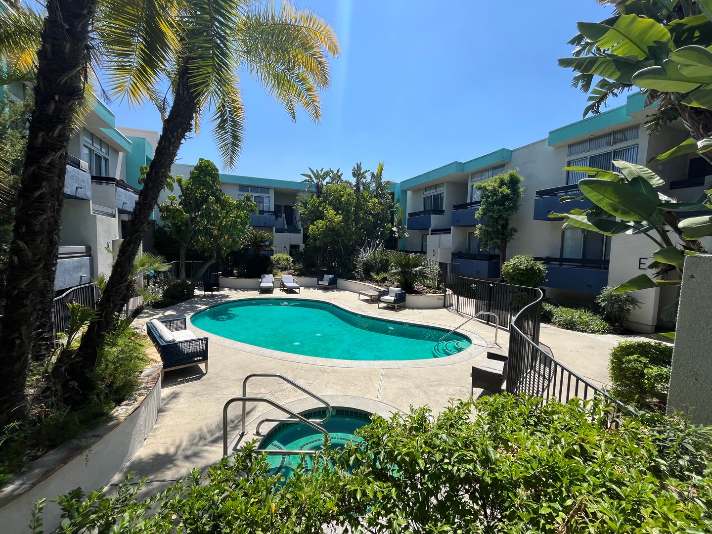 Van Nuys Apartment: 16812 Sherman Way