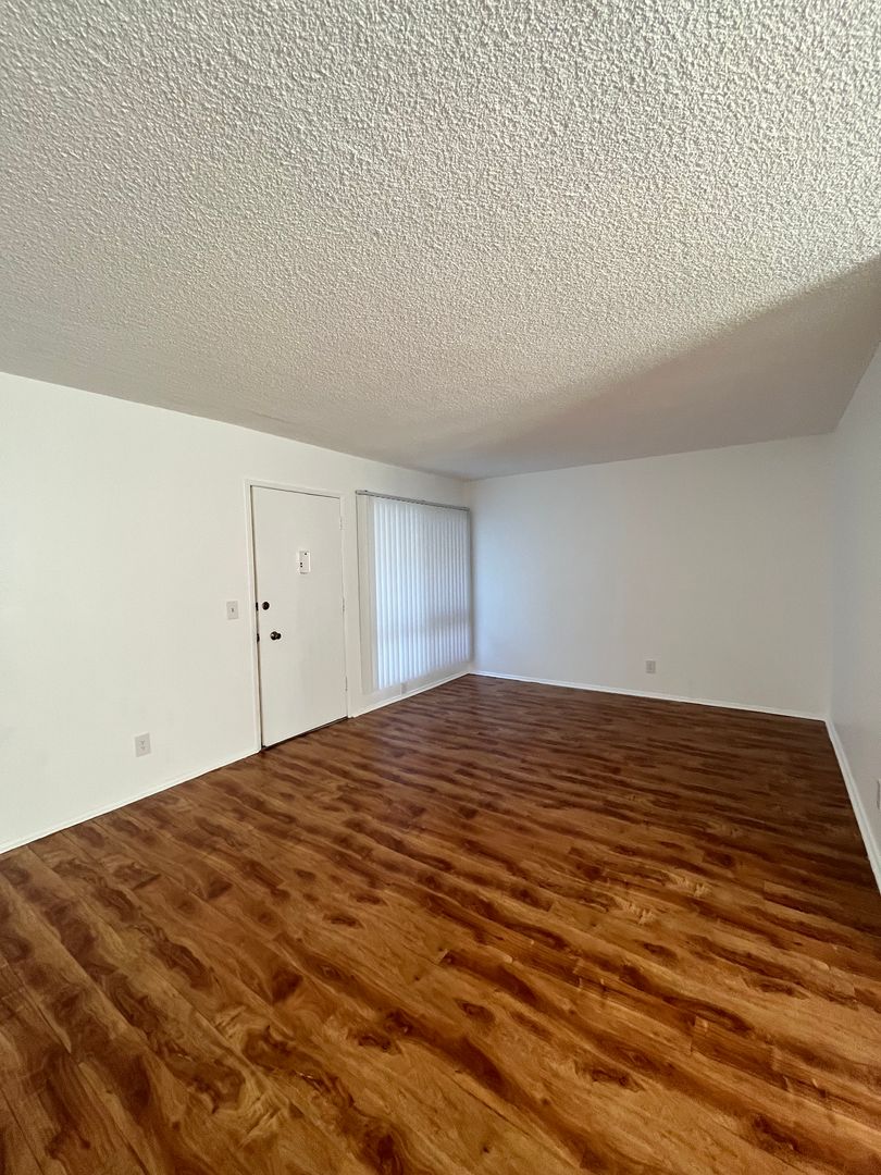Burbank Apartment: 524 E. Cedar Avenue