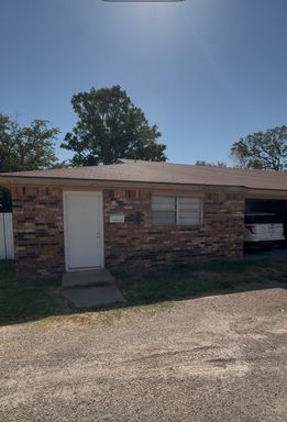 MOVE IN SPECIAL - Half Off A Full Month's Rent- 3/1.5 DUPLEX FOR LEASE – photo 1