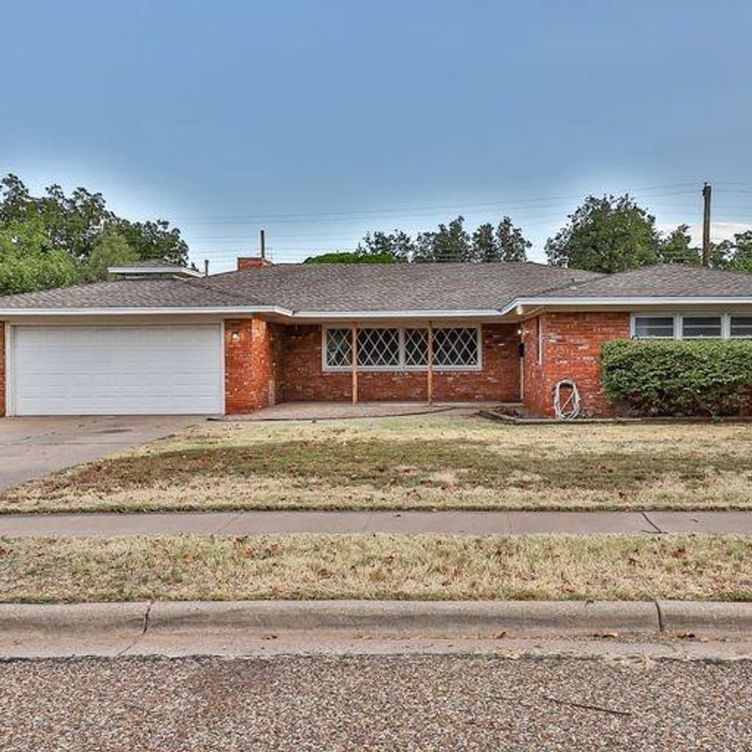 Lubbock House: 2110 65th Street