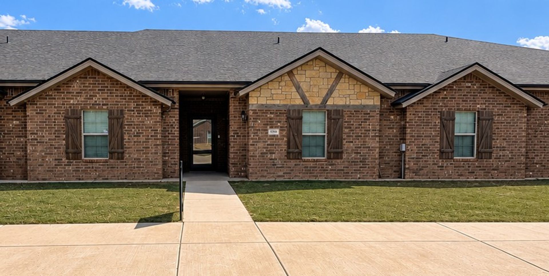 Lubbock House: 3205 113th St.
