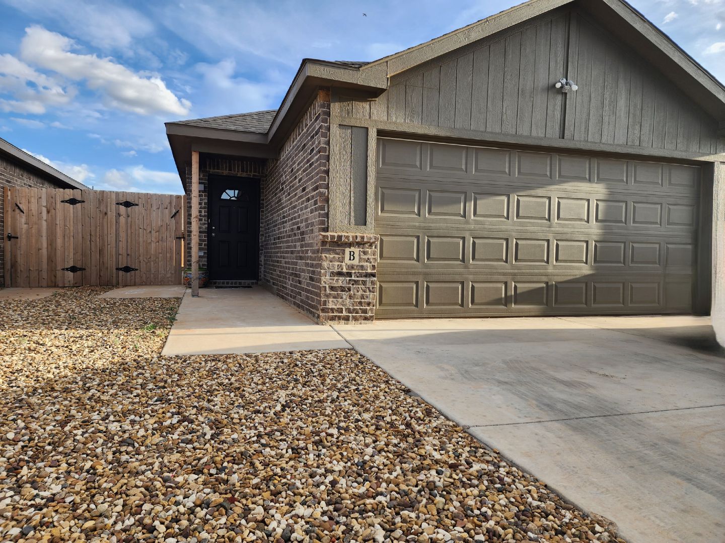 Wolfforth Apartment: 1101 Preston Trails