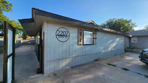 2/1 APARTMENT FOR LEASE - JUST BLOCKS AWAY FROM CAMPUS! – photo 1