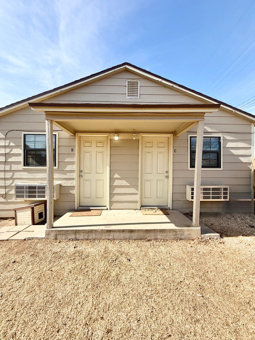 Lubbock Apartment: 1912 25th Street