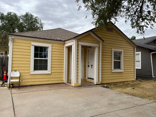 Adorable 1/1 Duplex Located Near Tech Campus! – photo 1