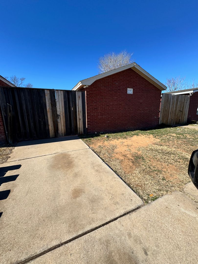 Lubbock House: 6130 Avenue P