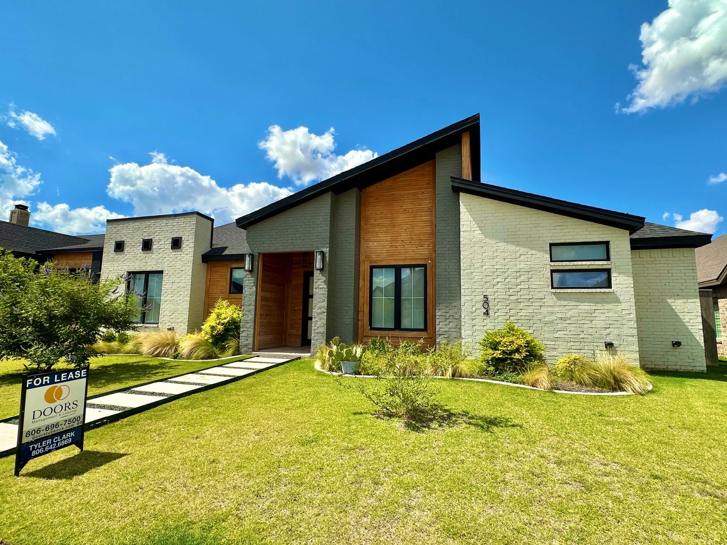 Wolfforth House: 504 Brookshire Avenue