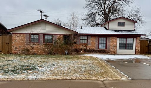 WOW! Gorgeous Remodeled 3/2 with Loft near LCU, Tech, Medical District! – photo 1