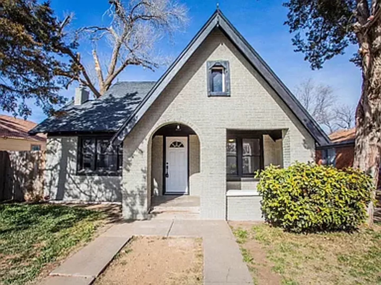 Lubbock House: 2008 26th Street