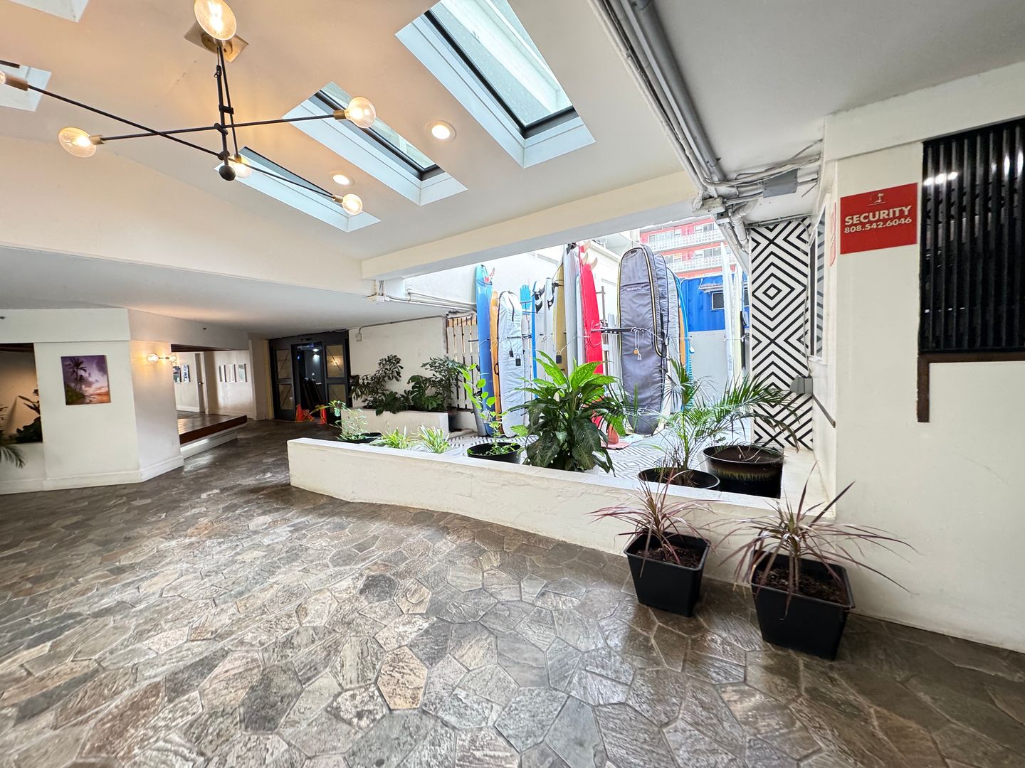 Honolulu House: 2463 Kuhio Ave #1008