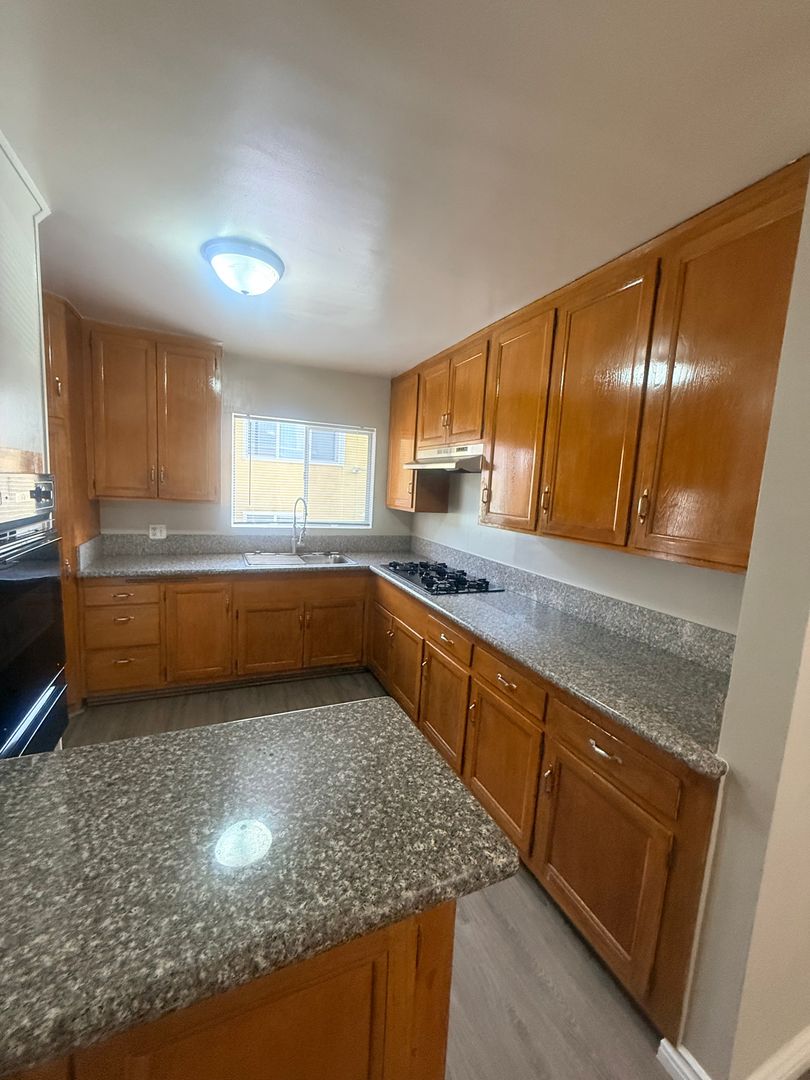 Los Angeles Apartment: 4151 Somerset Dr.