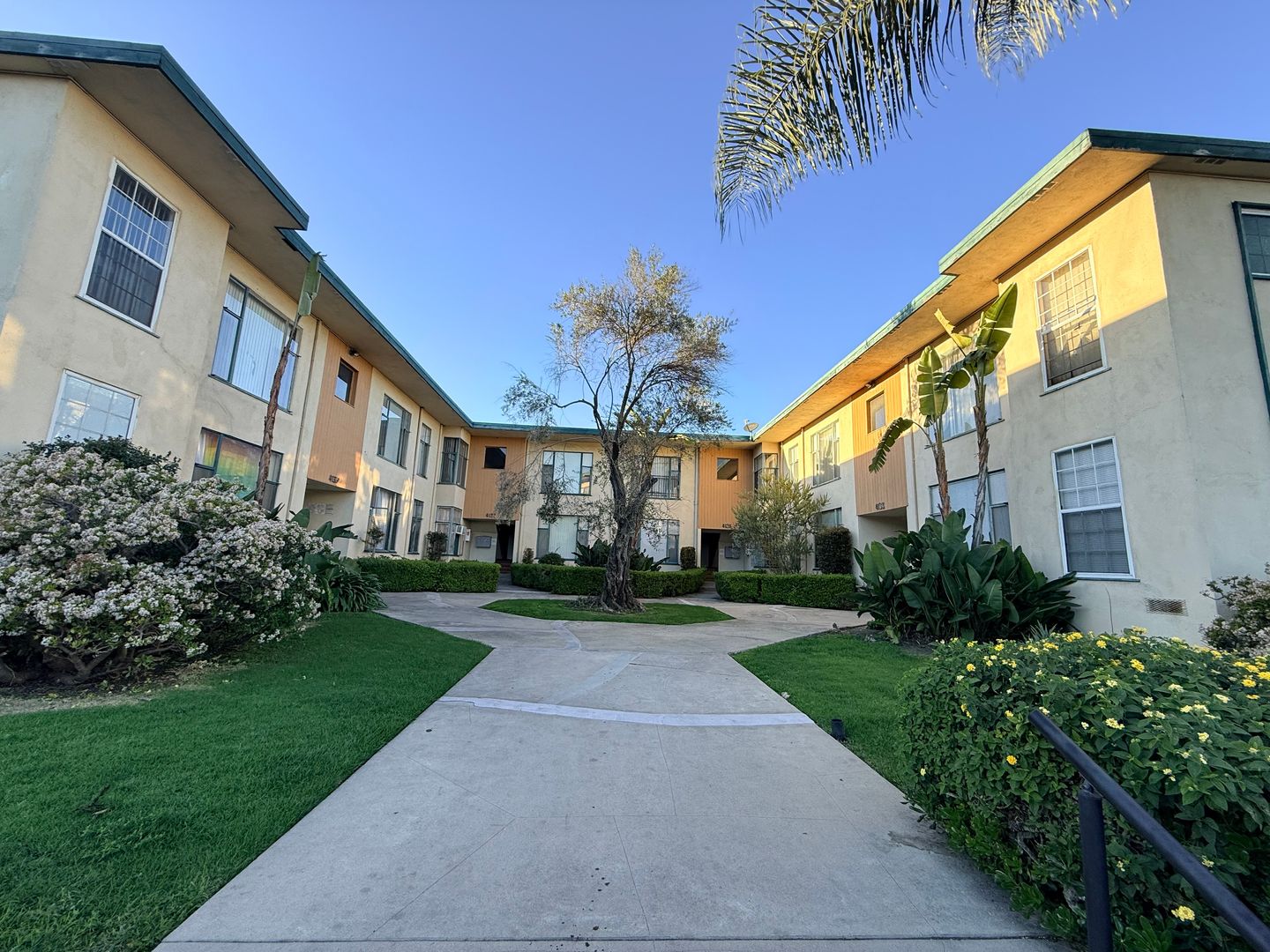 Los Angeles Apartment: 4133 Somerset Dr.