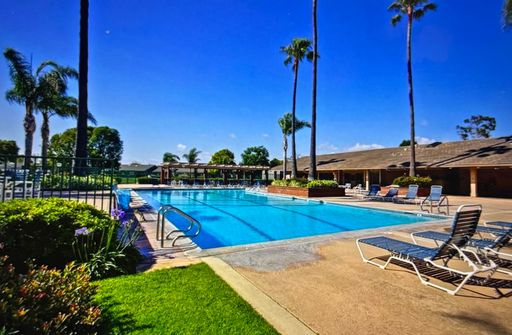 LANDMARK! 2BD, 2BA, SECOND STORY, SINGLE LEVEL – photo 1