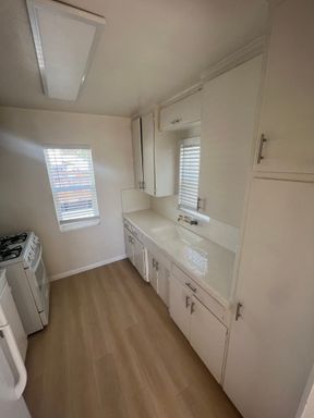 1 bedroom 1 bath WITH GARAGE in beautiful Golden Hills – photo 1
