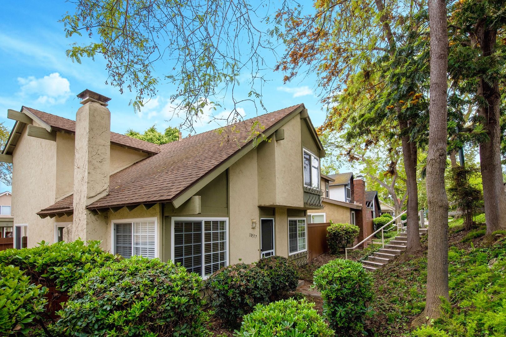 San Diego House: 10577 Esmeraldas Dr.