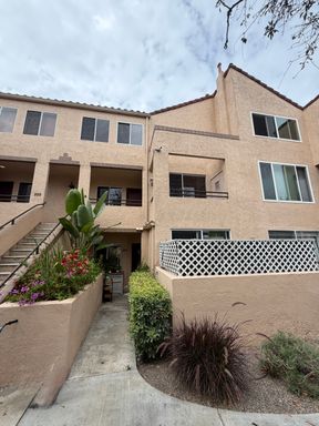 Spacious 2 Bedroom, 2.5 Bath Two-Story Townhome UTC – photo 1