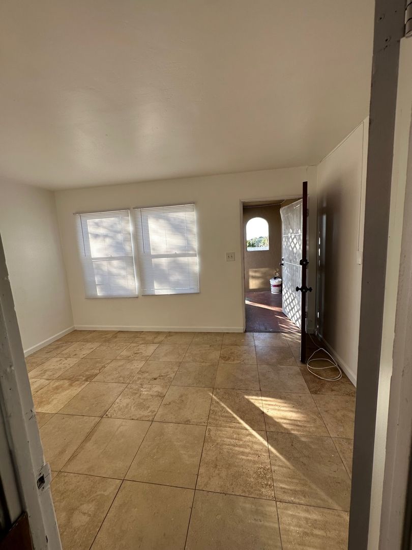 San Diego Apartment: 6719-21 Wunderlin Ave