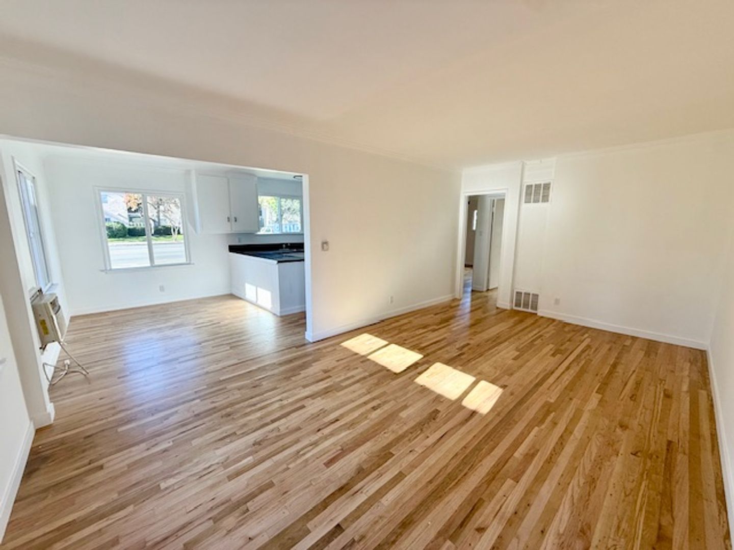 Van Nuys Apartment: 6100-6106 Woodman Ave