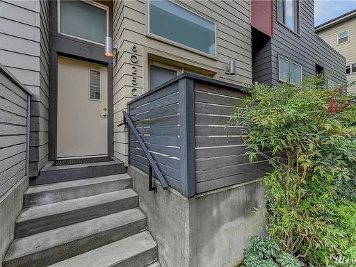 3BR WS Townhome w/ Oversized Windows! – photo 1