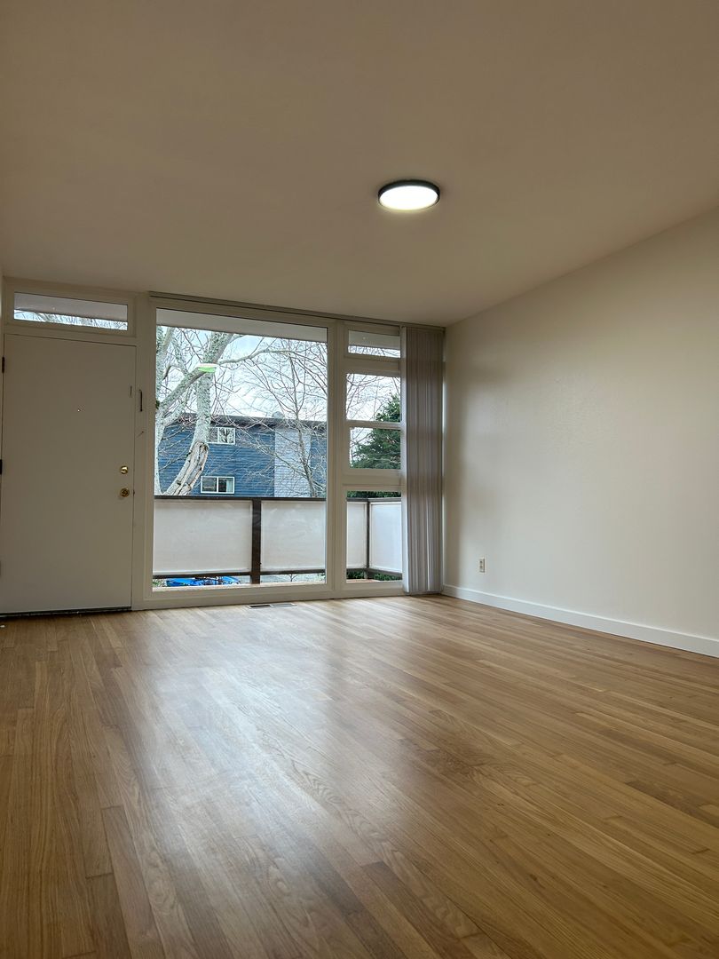 Seattle Apartment: 4215-4221 SW Seattle St