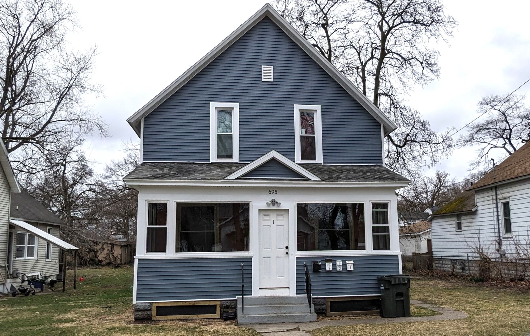 Muskegon Apartment: 695 W Dale Avenue