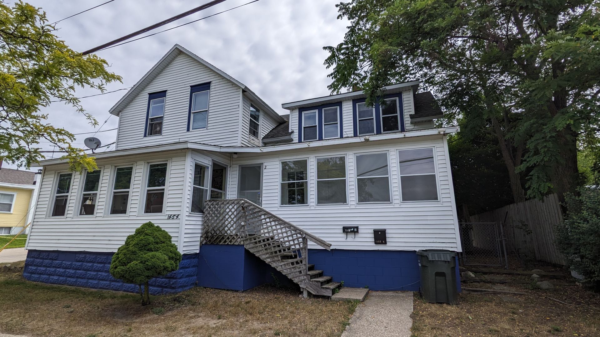 Muskegon Apartment: 1464 Beach St