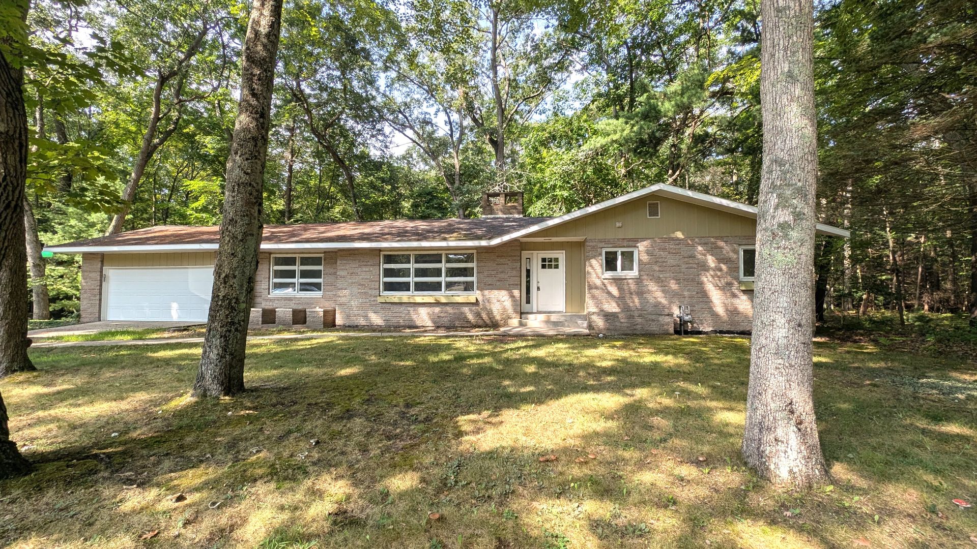 Muskegon House: 1499 N Scenic Dr