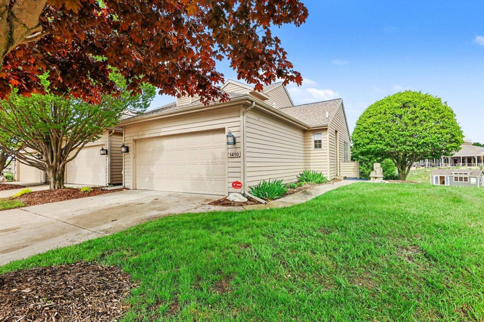 Muskegon House: 1410 E Harbour Towne Circle