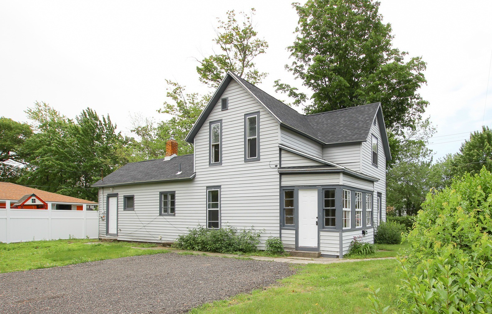 Muskegon House: 1096 Wood St