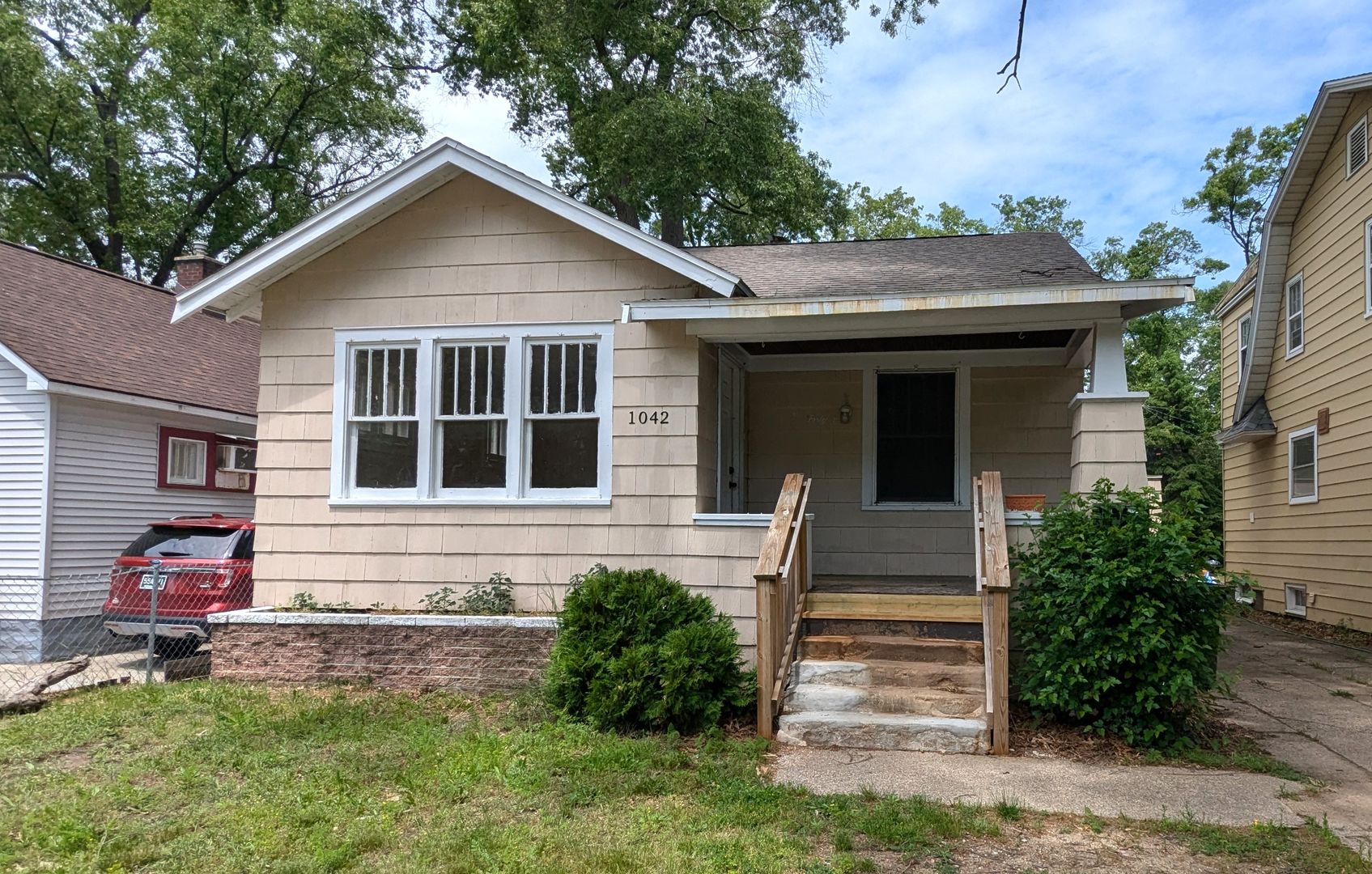 Muskegon House: 1042 Ada Ave